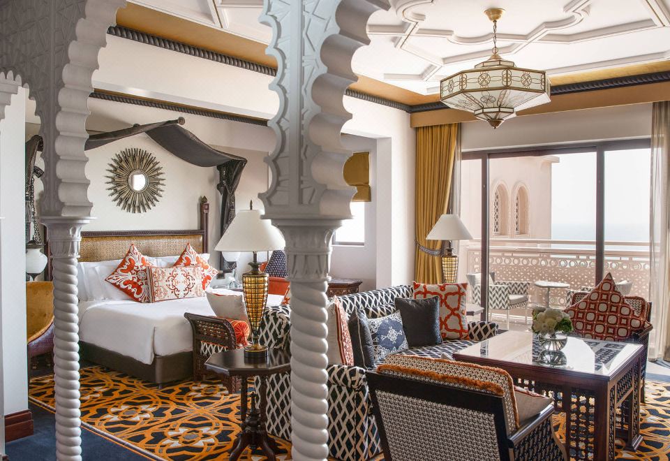 [주메이라 알 카스르 두바이의 아름다운 정원과 수로]