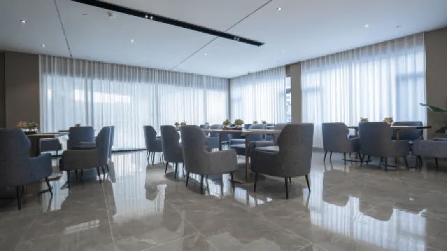 Echarm Hotel (Leibo tourism passenger transport center station)