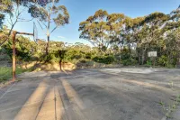 Sinofield Edu-Retreat Hotels in Leura