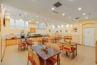 Mingxi Hotel (Tongliao Holin River Avenue Minzu University Affiliated Hospital) - parking