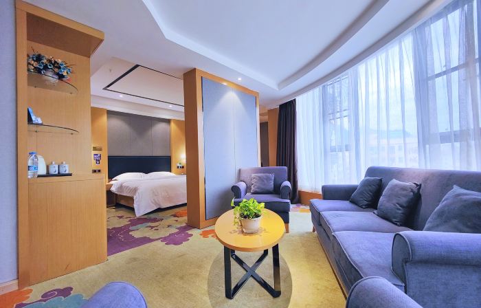 Luodian Donghui Hotel