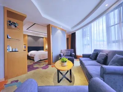 Luodian Donghui Hotel Отели рядом с достопримечательностью «Пейзаж на озеро Цинь-Остров Роден»