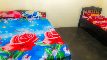 Losmen 2000 Tiga Отели в г. Danurejan