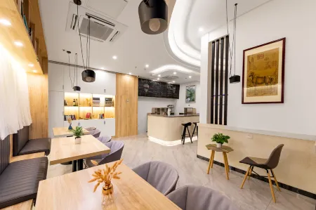 Tianmu Lujia Hotel (Guangzhou shiweitang Subway Station Fangcun Tea City Branch)