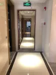 Luoyi Apartment (Fuyang Hengda Lvzhou Shop)