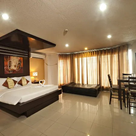 Oyster Plaza Hotel Отели рядом с достопримечательностью «Gabriel "Flash" Elorde Museum»