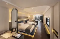 Nanning Leshell Waterside Hotel（Wanxiang City Fangte ASEAN God Painting Shop)