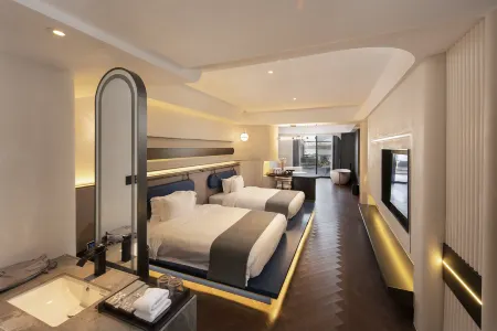 Nanning Leshell Waterside Hotel（Wanxiang City Fangte ASEAN God Painting Shop) Отели рядом с достопримечательностью «Guangxi Electric Power Vocational and Technical College (Wuxiang Campus)»