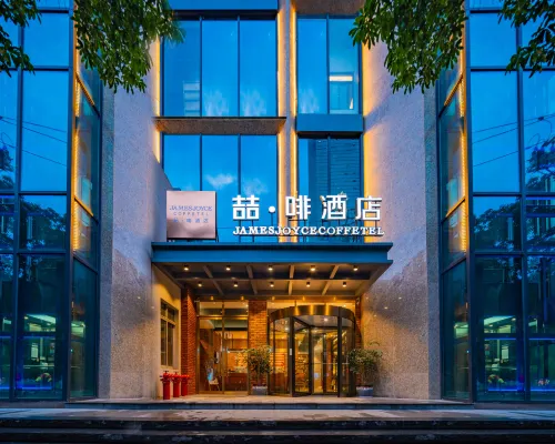 JAMES JOYCE COFFETEL Hotel Kunming Nanping Pedestrian Street store Hotels near كونمينغ هال