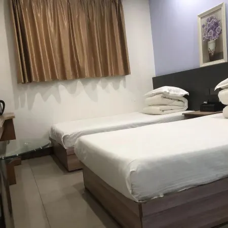 Xinxiang County Building Materials Express Hotel