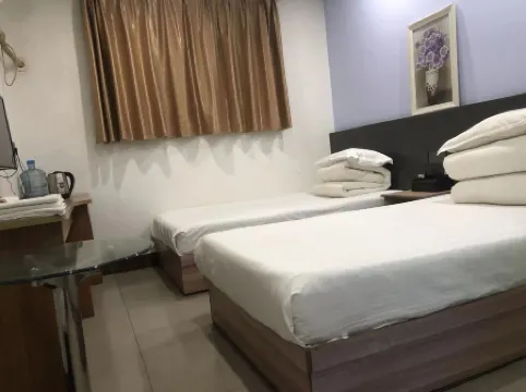 Xinxiang County Building Materials Express Hotel