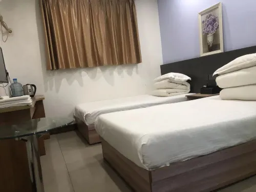 Xinxiang County Building Materials Express Hotel