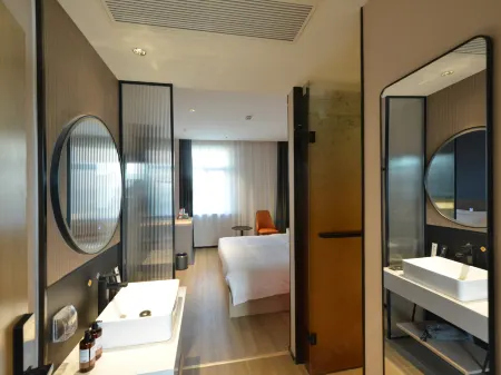 Chonpines Hotel Отели рядом со станцией Anyang Railway Station