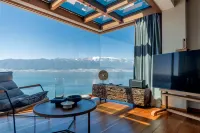 Designer Lake View Holiday
