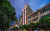 Vienna Hotel (Zhenxiong Street Xinhuayuan Branch) - Park Yeri