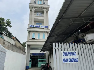 基富飯店 Vietnam Singapore Industrial Park J.v., Co., Ltd附近的飯店