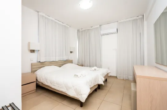 Flora Hotel Apartments