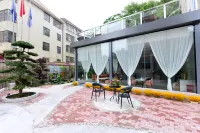 7 Days Premium Hotel (Xingguo General Park) Hotels in Xingguo