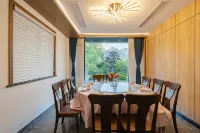 Xinchang Huaqianyueshang Homestay (Nineteen Peaks)