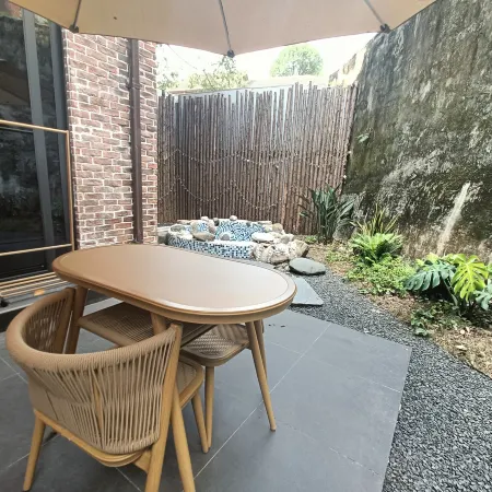 Emeishan Fansu Hot Spring Holiday Meishu