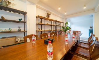 Guiyang Huaxi Yishu Homestay (Huaxi Park Shilihetan Branch)