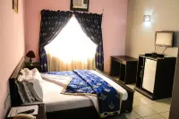 The Golf Prince Hotel Отели рядом с достопримечательностью «Ejimax Store»