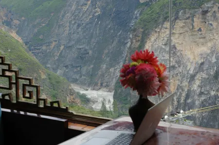 TIBE T guest house Отели рядом с достопримечательностью «First bay of the Yangtze River»