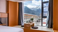 Nyingchi Yue Hotel - غرفة مطلة على الجبل