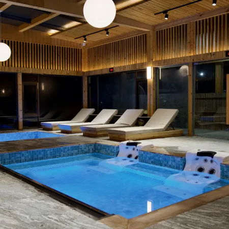 Qinghe Ruijin Private Soup Hot Spring Hotel (Li County Bipenggou Scenic Area Store)