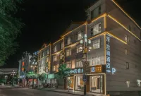 Hu Rong Feng Hotel (Lijiang High-Speed Railway Station Store) Hotels near Lijiang Railway Station