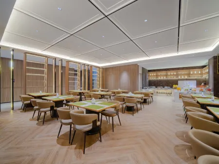 Radisson Sega Hotel (Shanghai Jiading New City Tongji University Jiading Campus Store) Отели рядом с достопримечательностью «Shanghai Guoji Qichecheng-Qiche Zhanlan Center»