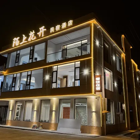 Mòsháng Riverhouse Blossoms Hotel
