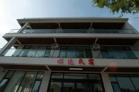 Shunyi Homestay (Henan Baoquan Tourist Resort Area) Отели в г. Хуэйсянь