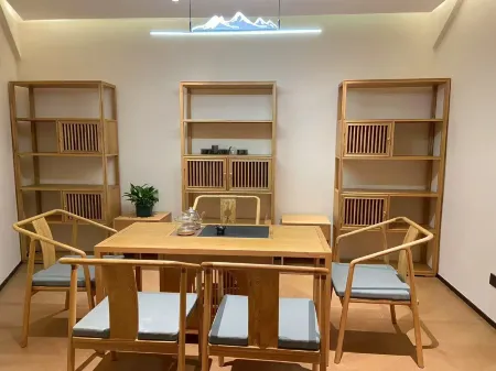 Jiadengyu Jinlianhua Hotel Отели рядом с достопримечательностью «Xinjiang Kanas National Geopark»