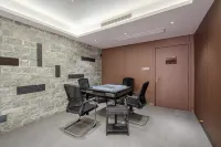 Jifeng International Hotel (Xinyang New 16th Street Branch)