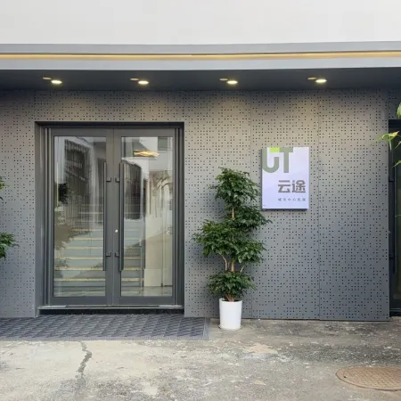 Linjiang Yuntu City Center Homestay