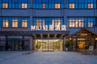 MILI Ligh Hotel - parking