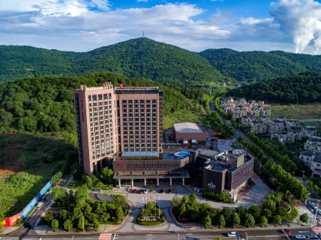 Ramada Plaza by Wyndham Chibi Отели в г. Чиби