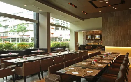 B Hotel Alabang Отели рядом с достопримечательностью «Мондрийская резиденция Condominium Corporation»