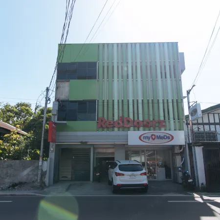 RedDoorz @ Golite Old Albay