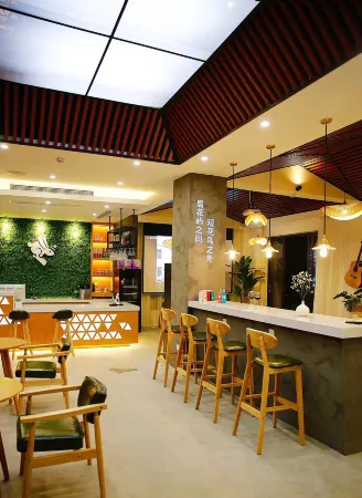 Shengsi Flower and Bird Island Alice Flower Island Whale House Отели в г. Шэнси