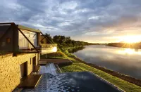 The Xcape Hotel River Kwai Hotel in zona Kanchanaburi Badmintan Course