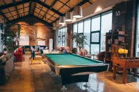 the Barn Youth Hostel Hotels in Zezhou