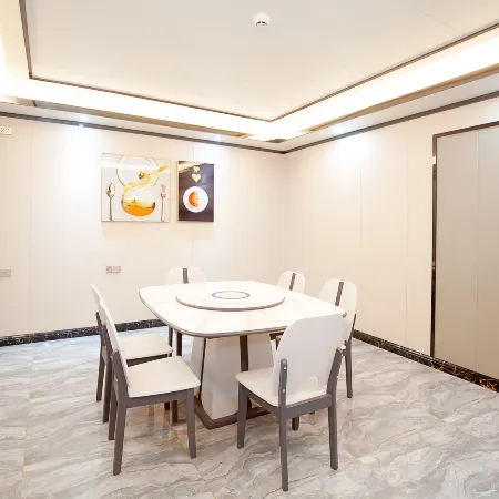 Rongxin Business Hotel