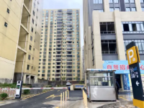 防城港三衹貓Loft公寓（第四中學德城美食街店）