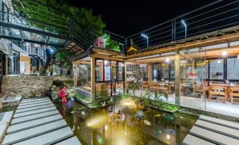 Huasao·1949 Designer Parent-Child Vacation Type Smart Homestay (Nanjing Yunshuiyao Waterwheel Store)
