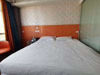 博尔曼北欧酒店(高铁西站店) - 北欧轻奢大床房