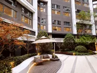 Sky City Boutique Apartments - Condos