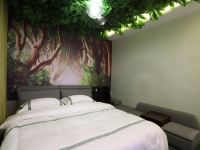 铜锣湾主题酒店(陆良煤炭街店) - 绿森林泡池大床房