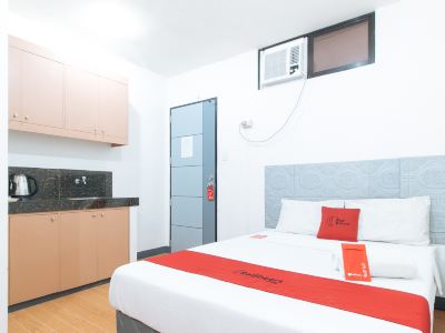 RedDoorz @ CAA Road Las Pinas